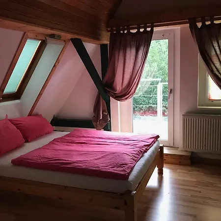 Kunsthaus Kurgan Apartment *